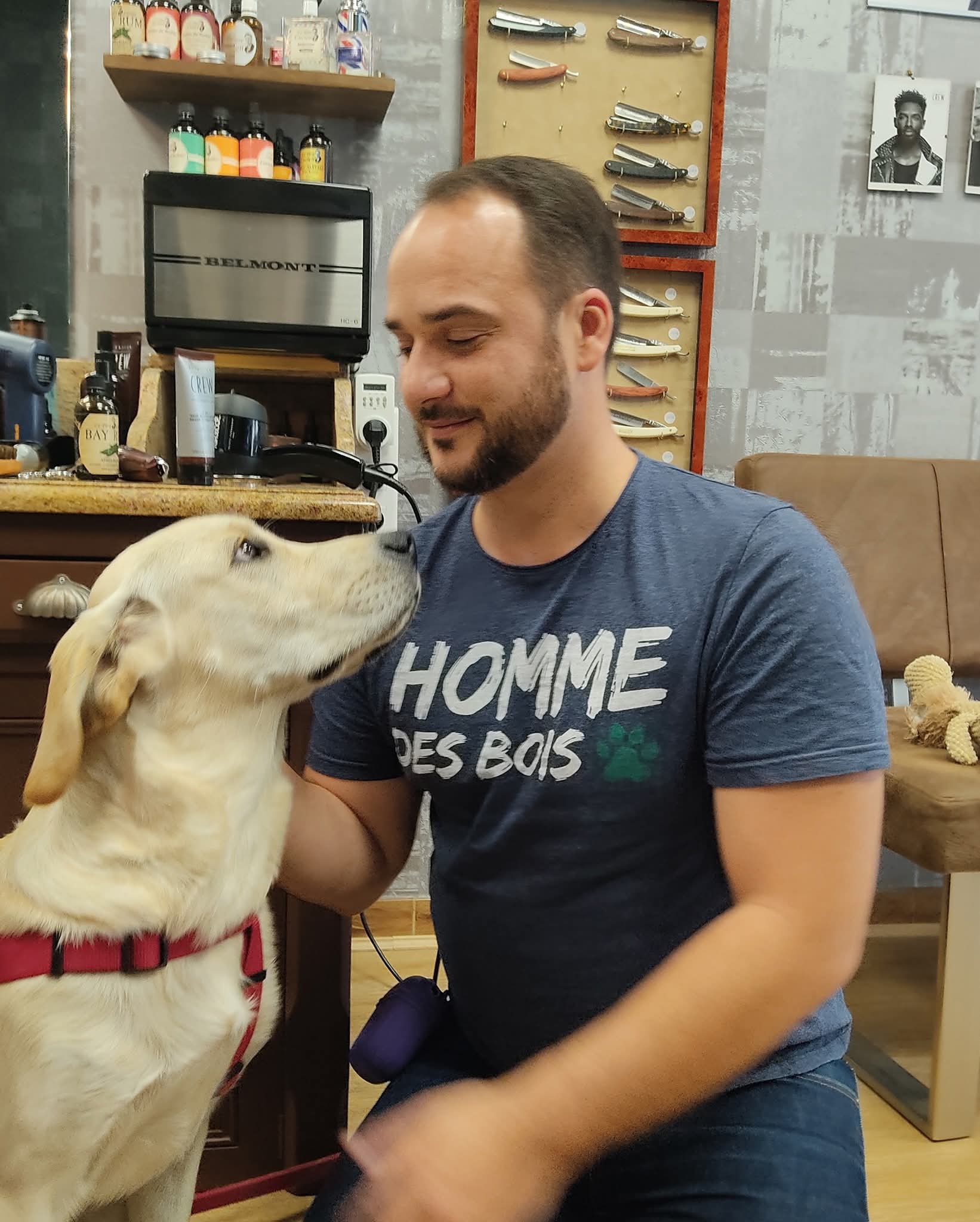 Ambiance décontractée au salon - coupe-choux et produits