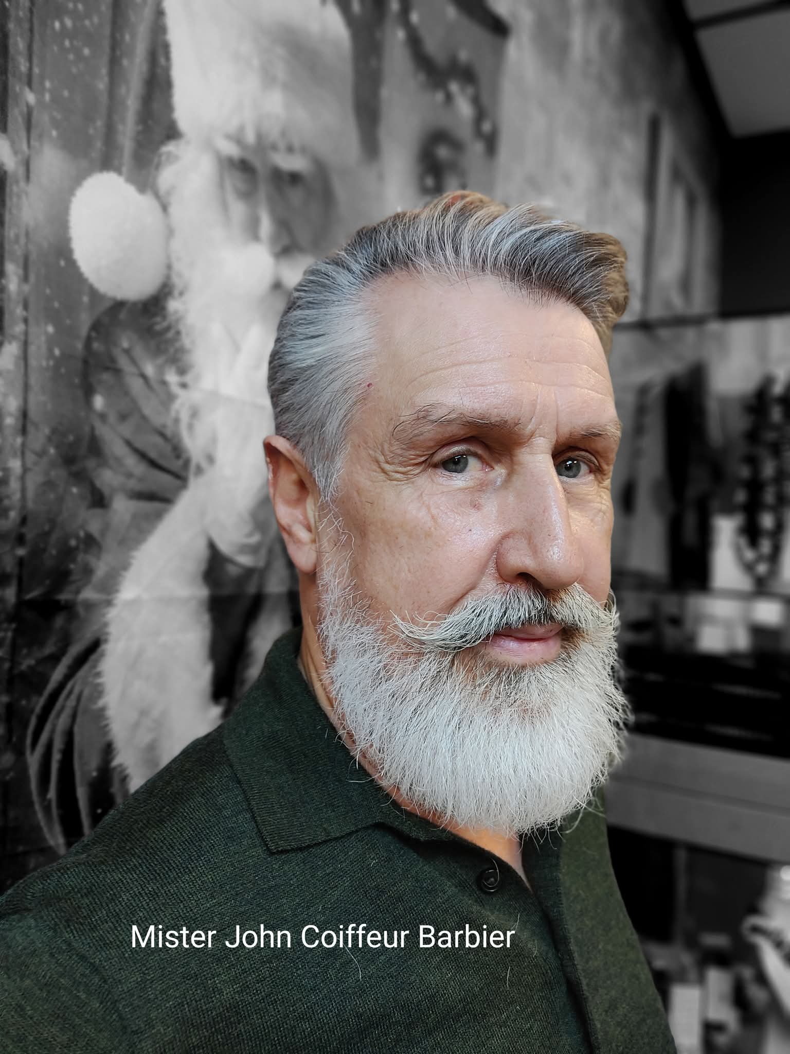 Barbe grise pleine parfaitement taillée chez Mister John à Montluçon